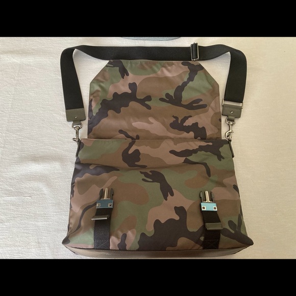 Valentino Garavani Camouflage Messenger Bag NWT - Picture 13 of 16